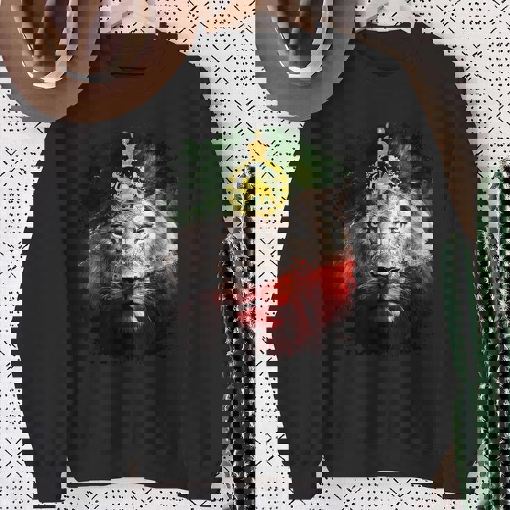 金色のライオンの頭が付いたイランの国旗。 スウェットシャツ 年配の女性への贈り物