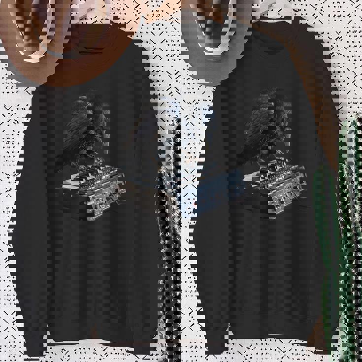 面白いtシャツ 鳥 カラス シンセサイザー メンズ グッズ おもしろ 面白い 服 ネタ バードウォッチング スウェットシャツ 年配の女性への贈り物