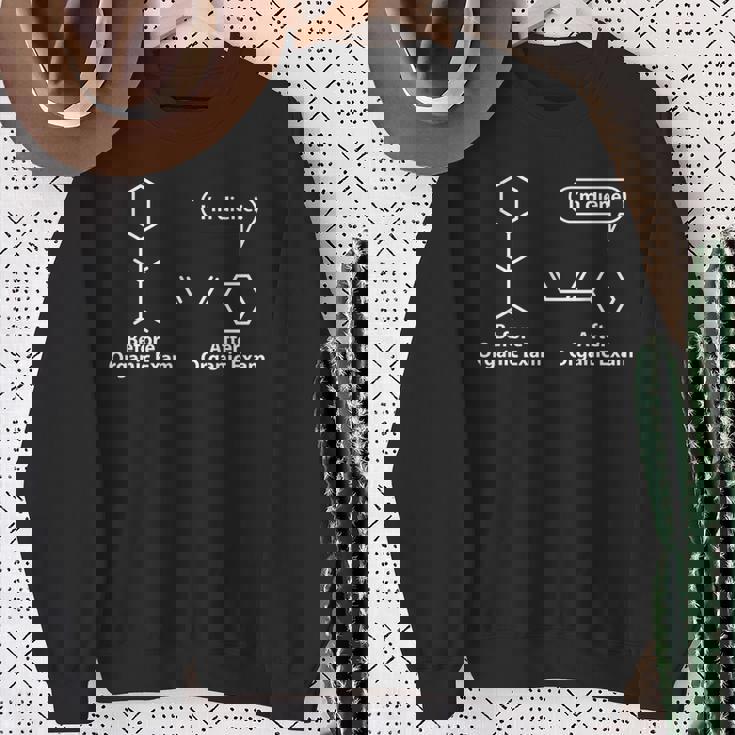 面白い駄洒落-有機化学試験後の前-私は奉仕する スウェットシャツ 年配の女性への贈り物