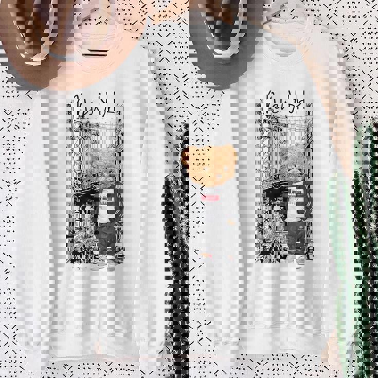 Cool New York City Teddy Bear Illustration Graphic s スウェットシャツ 年配の女性への贈り物