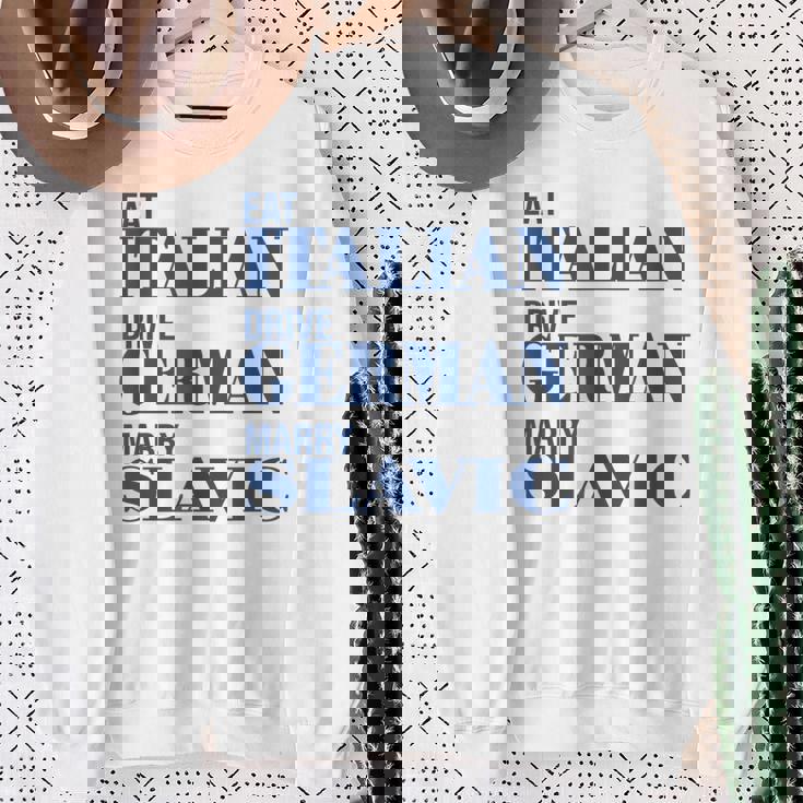 Eat Italian Drive German Marrylavic Quote Car ユーモア スウェットシャツ 年配の女性への贈り物