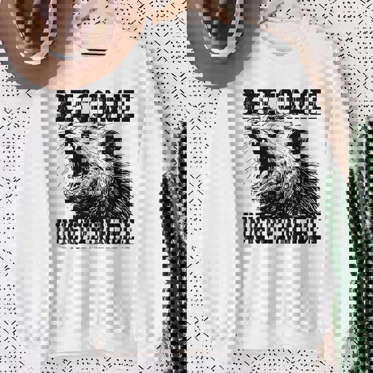 Raccoon Become Ungovernable ビンテージ グラフィック パンダ ミーム スウェットシャツ 年配の女性への贈り物