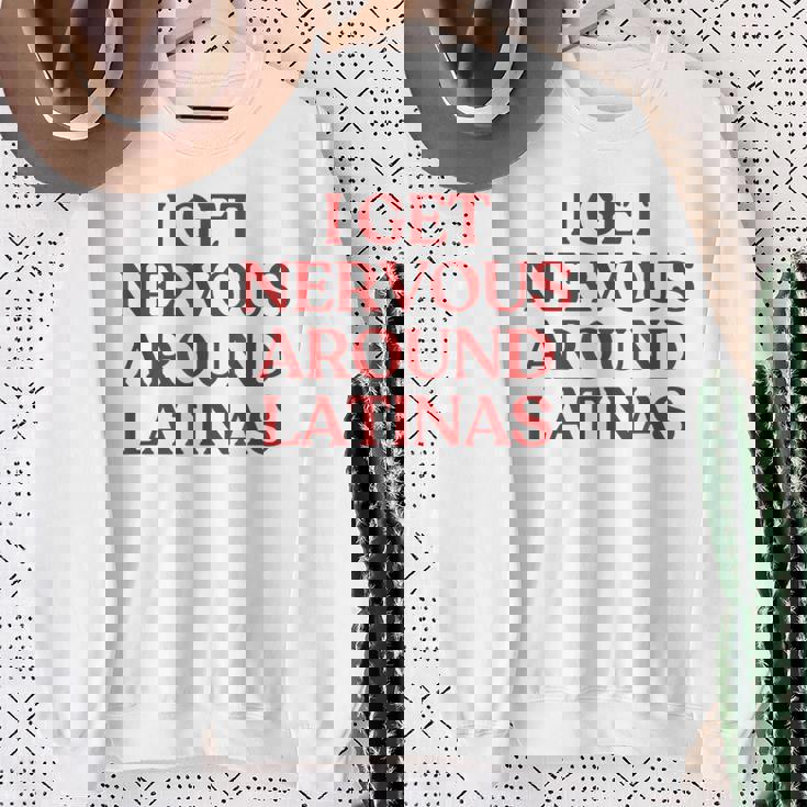 I Get Nervous Around Latinas Y2k Aesthetic Trendy スウェットシャツ 年配の女性への贈り物