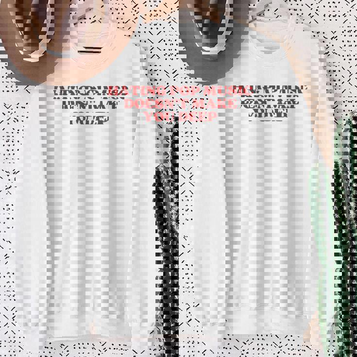 Hating Pop Music Doesn't Make You Deep Y2k Aesthetic スウェットシャツ 年配の女性への贈り物