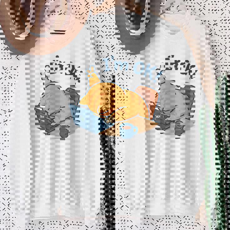 I'm Ok おかしな猫 在宅勤務 コーヒーミーム スウェットシャツ 年配の女性への贈り物