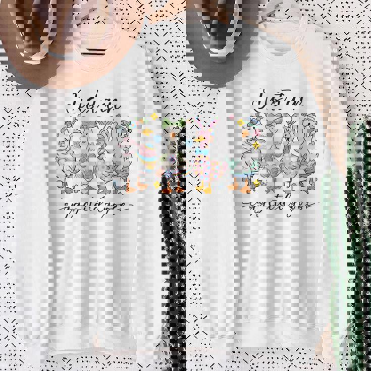 Just An Egg-Cited Goose キュート イースター バニー アヒル ファミリー 春 スウェットシャツ 年配の女性への贈り物