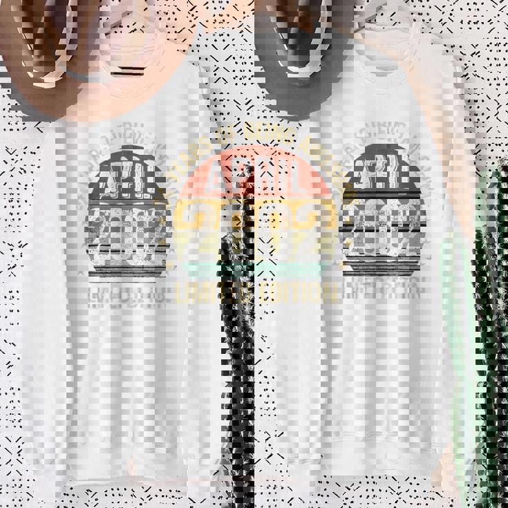 On Back 2002年4月の誕生日 限定版 ヴィンテージ 24Th スウェットシャツ 年配の女性への贈り物