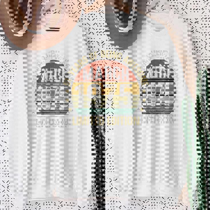 On Back 3月の誕生日 Est 1975年限定版 51St スウェットシャツ 年配の女性への贈り物