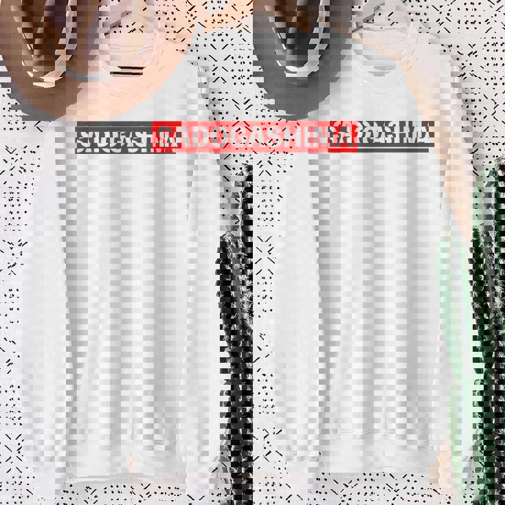 Sadogashima 佐渡島（レッドライン）【47都道府県・市区町村】ジモtティ 地元愛 グッズ お土産 面白い スウェットシャツ 年配の女性への贈り物