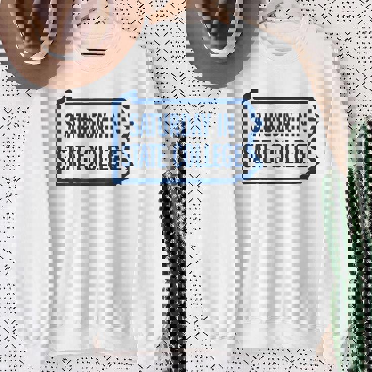 Saturday Intate College Pa Is For Football スウェットシャツ 年配の女性への贈り物