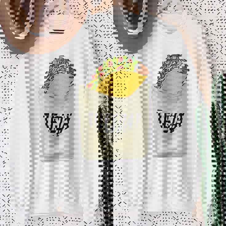 Trendy Taco Tuesday Pocket Food Humour スウェットシャツ 年配の女性への贈り物