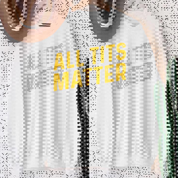 すべてのおっぱいは重要 スウェットシャツ 年配の女性への贈り物