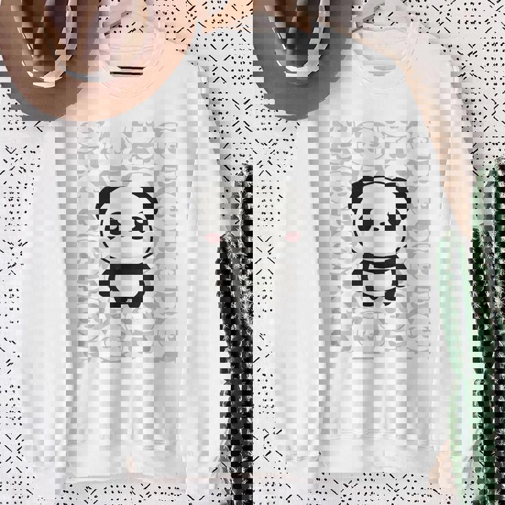 やさしく目立つパンダ ほっこり癒しのパンダイラスト スウェットシャツ 年配の女性への贈り物