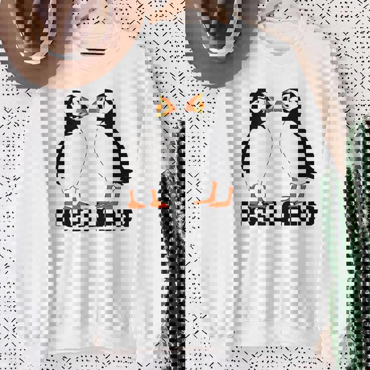 アイスランドのキュートなパフィン2個 スウェットシャツ 年配の女性への贈り物