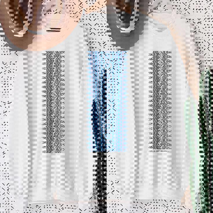 ウクライナ刺繍yshyvanka プリント 民族風オーナメント スウェットシャツ 年配の女性への贈り物