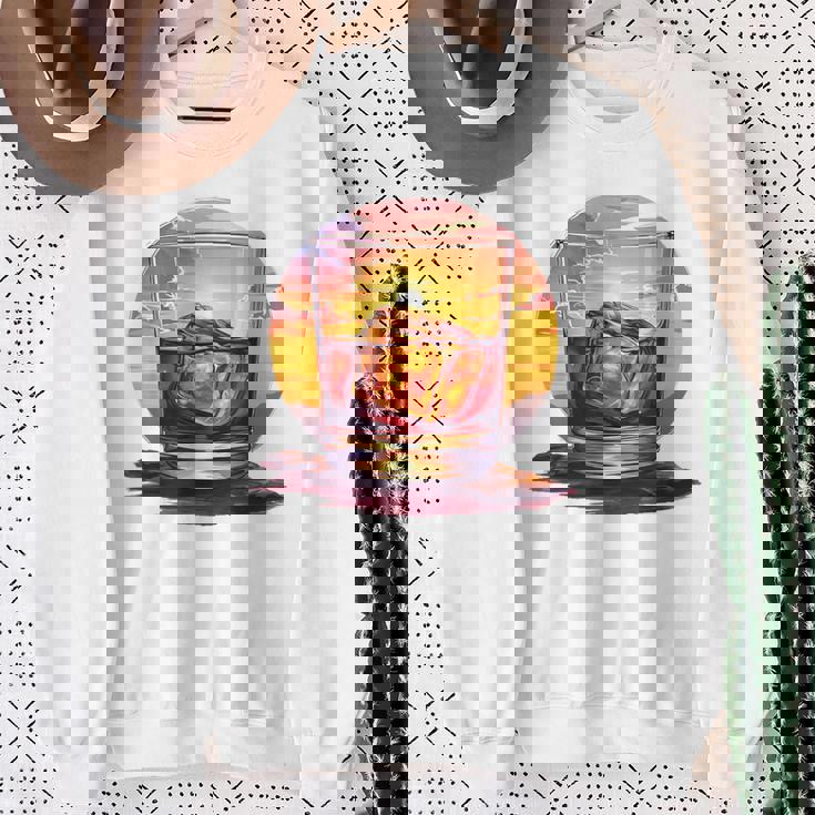 エレガントなウイスキーの夕日 スウェットシャツ 年配の女性への贈り物