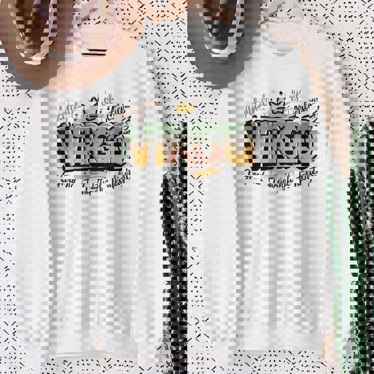 カラフルな乙女座の星座デザイン スウェットシャツ 年配の女性への贈り物