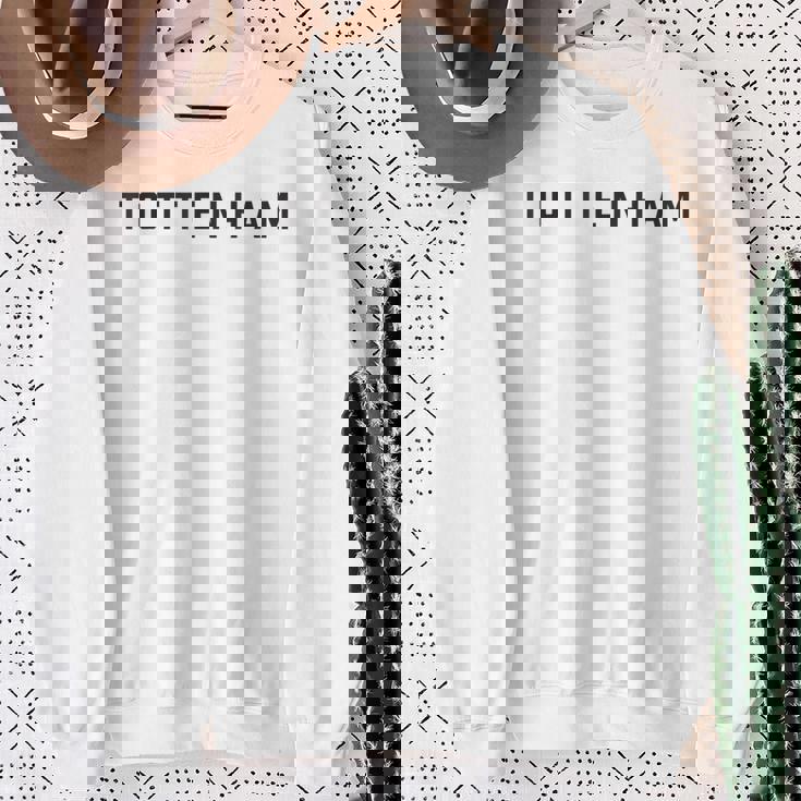 シンプルなトッテナムデザイン。 スウェットシャツ 年配の女性への贈り物