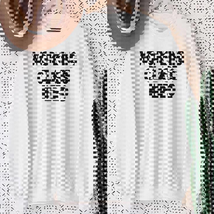 ジョン・ロック平和活動家が着用したワーキングクラスヒーロー。 スウェットシャツ 年配の女性への贈り物