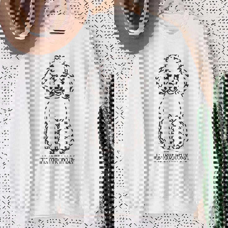 トイ プードル シルエット ラインアート 犬がいると人生はもっと楽しい デザイン スウェットシャツ 年配の女性への贈り物