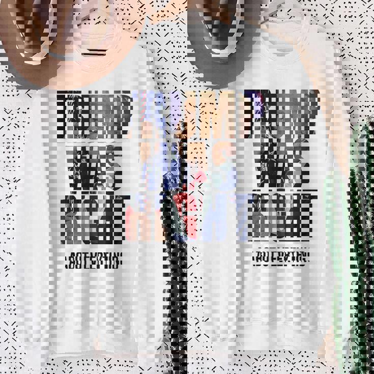 トランプはすべてについて正しかった-トランプ・キス・フラッグ スウェットシャツ 年配の女性への贈り物