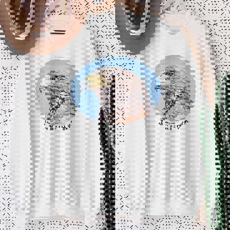 ハリスホークはベイウィングダスキーまたはウルフホークスとも呼ばれています。 スウェットシャツ 年配の女性への贈り物