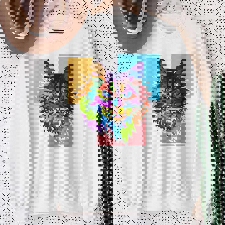 ペイントされた猫の顔 カラフル レインボー アートデザイン ギフトに最適 スウェットシャツ 年配の女性への贈り物