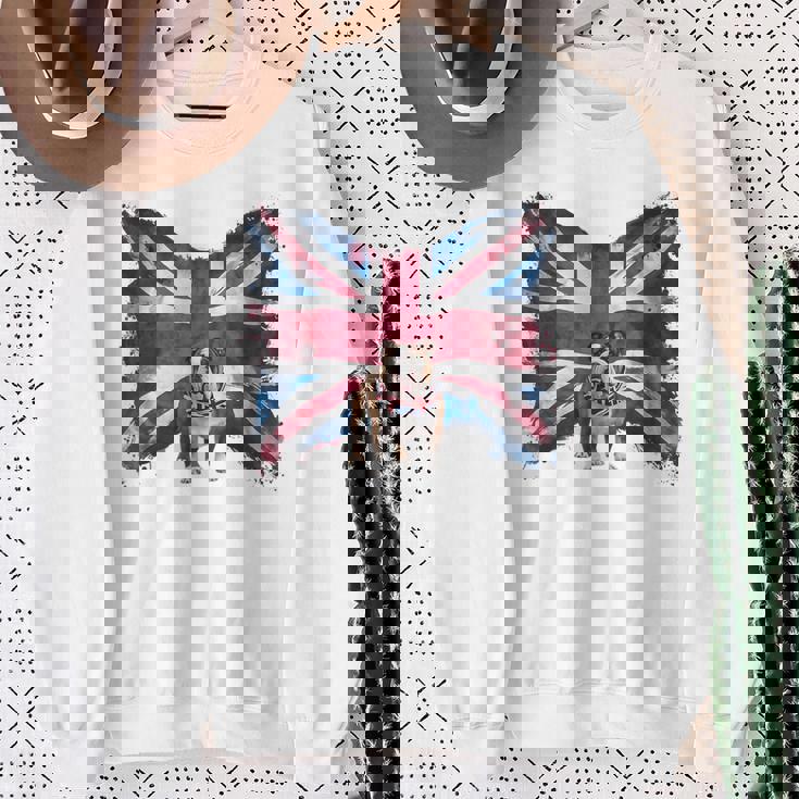 ユニオンジャックバンダナをかぶったブリティッシュブルドッグ、かわいい英国国旗。 スウェットシャツ 年配の女性への贈り物