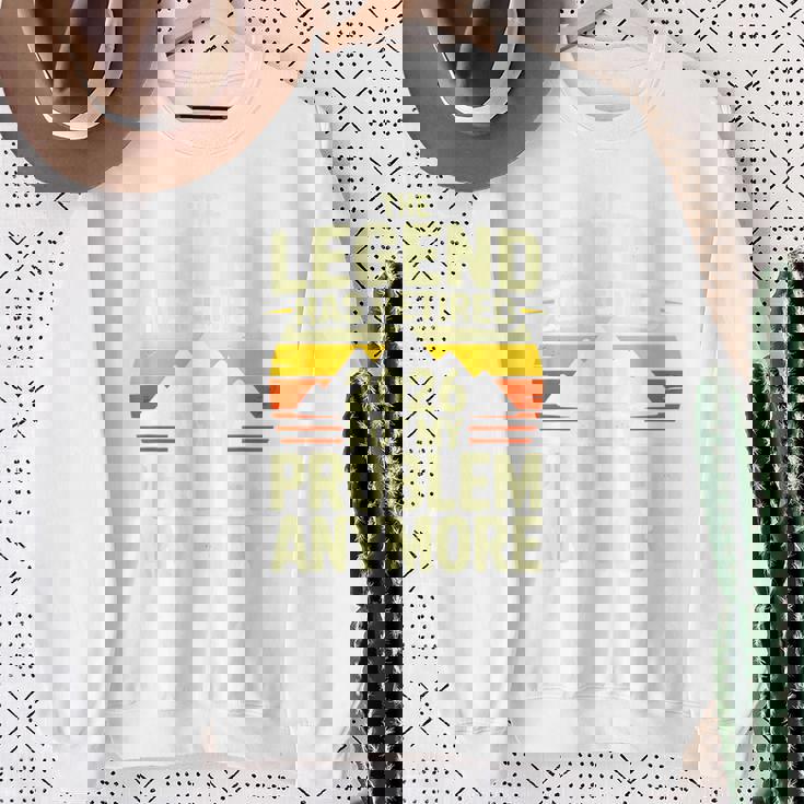 レジェンドが引退した2026年 おかしな退職祝い スウェットシャツ 年配の女性への贈り物