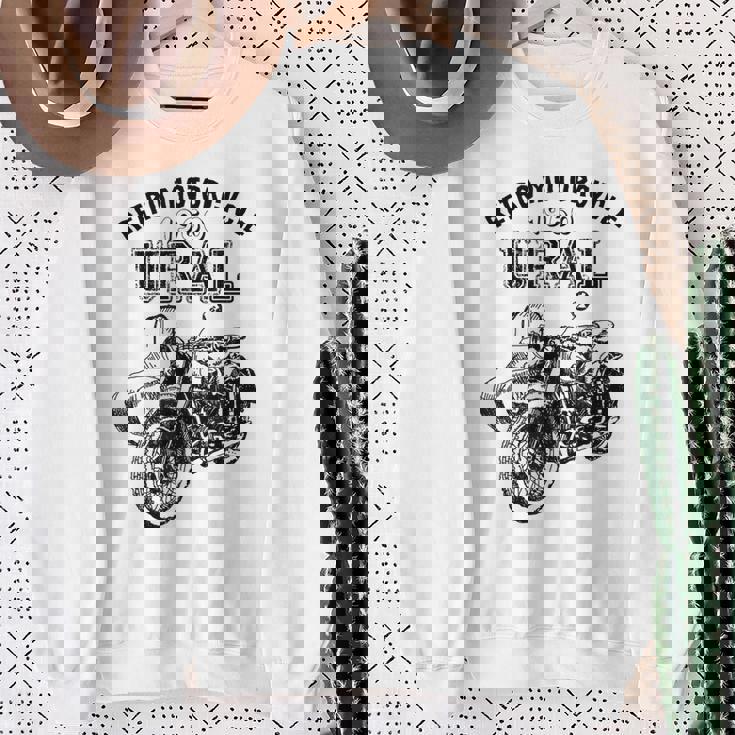 レトロモーターサイクルウラルtシャツ-ヴィンテージサイドカーモーターバイク スウェットシャツ 年配の女性への贈り物