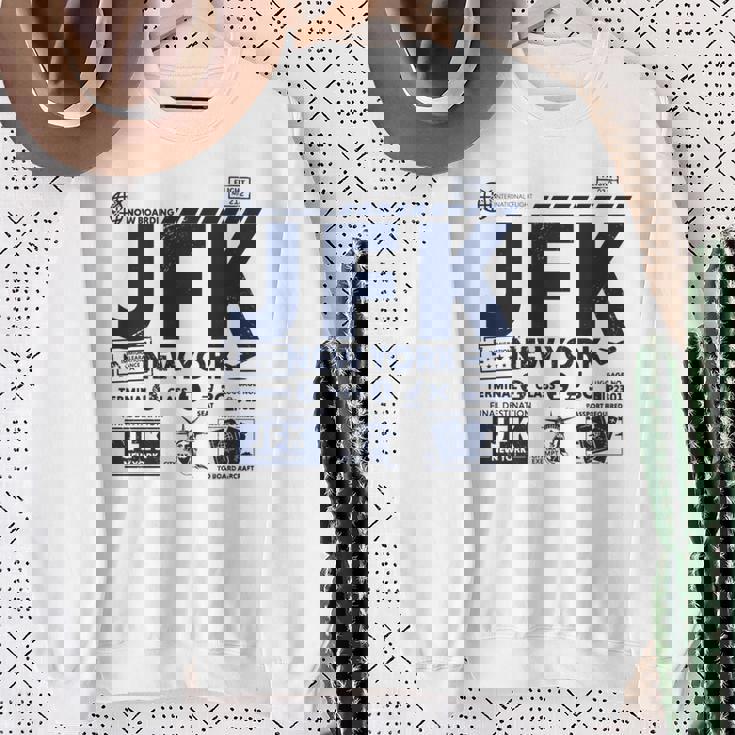 ヴィンテージ ニューヨーク Jfk 空港コード トラベルデイ レトロ Nyc 長袖tシャツ スウェットシャツ 年配の女性への贈り物