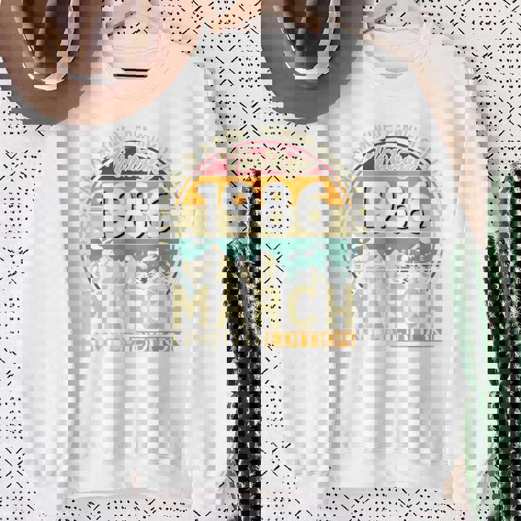 ヴィンテージカー 1986 年3月 40 歳の誕生日 1986 年のクラシックカー スウェットシャツ 年配の女性への贈り物