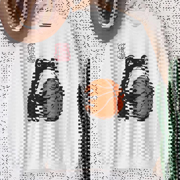 不機嫌そうなカエル 面白い バスケットボール アニメ 日本語 スウェットシャツ 年配の女性への贈り物