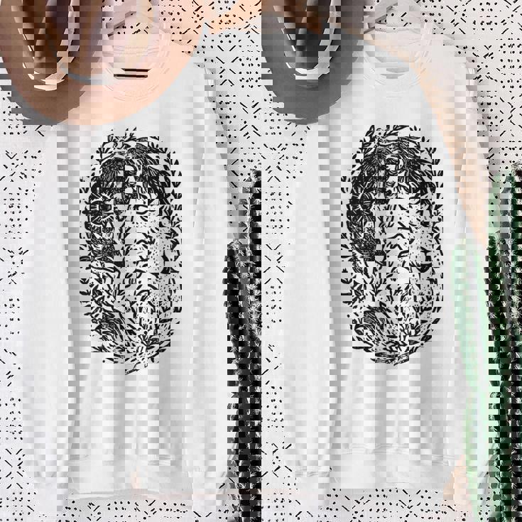 天の陰陽狐 太陽と月 ボーホーウッドランドアート スウェットシャツ 年配の女性への贈り物