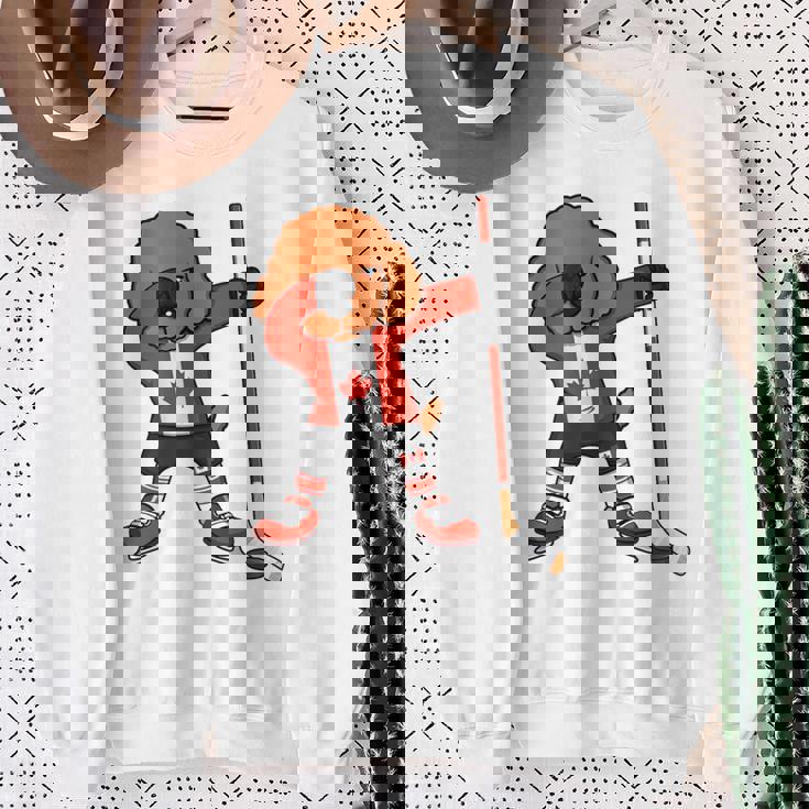 愉快なダビングプードル カナダ アイスホッケーファン ウィンタースポーツ スウェットシャツ 年配の女性への贈り物