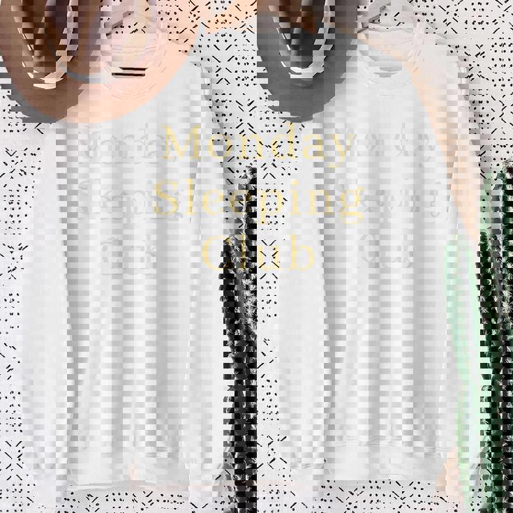 月曜日の睡眠クラブ 長袖tシャツ スウェットシャツ 年配の女性への贈り物