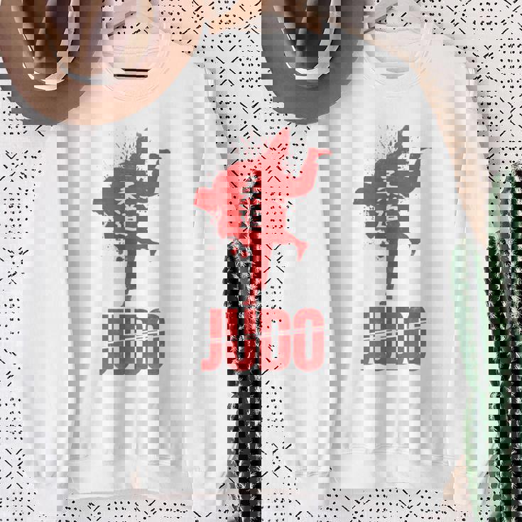 柔道着のクールな柔道tシャツ。 スウェットシャツ 年配の女性への贈り物