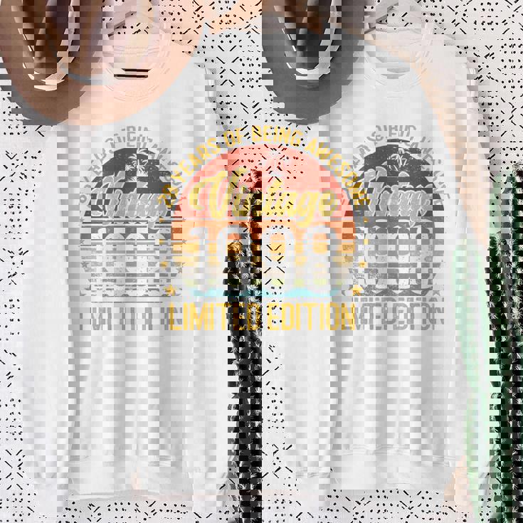 裏面 ヴィンテージ 28 誕生日 デコレーション メンズ 28歳 1998 28歳 スウェットシャツ 年配の女性への贈り物