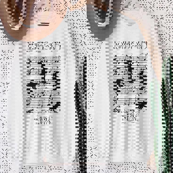 音楽とトカゲ ヤモリ ミュージシャン 爬虫類 スウェットシャツ 年配の女性への贈り物