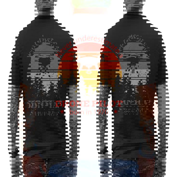 1970 年生まれのドローンパイロット、誕生日、クワドロコプター・ドローン メンズTシャツ バックプリント