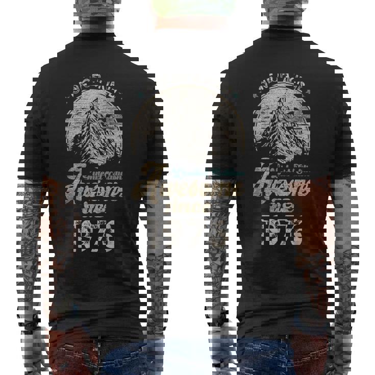 1976年以来の素晴らしい山 50歳の誕生日 メンズTシャツ バックプリント