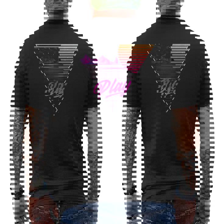 1980年代ynthwave ギフトtシャツ ゲーマーtシャツ レトロスタイリング メンズTシャツ バックプリント