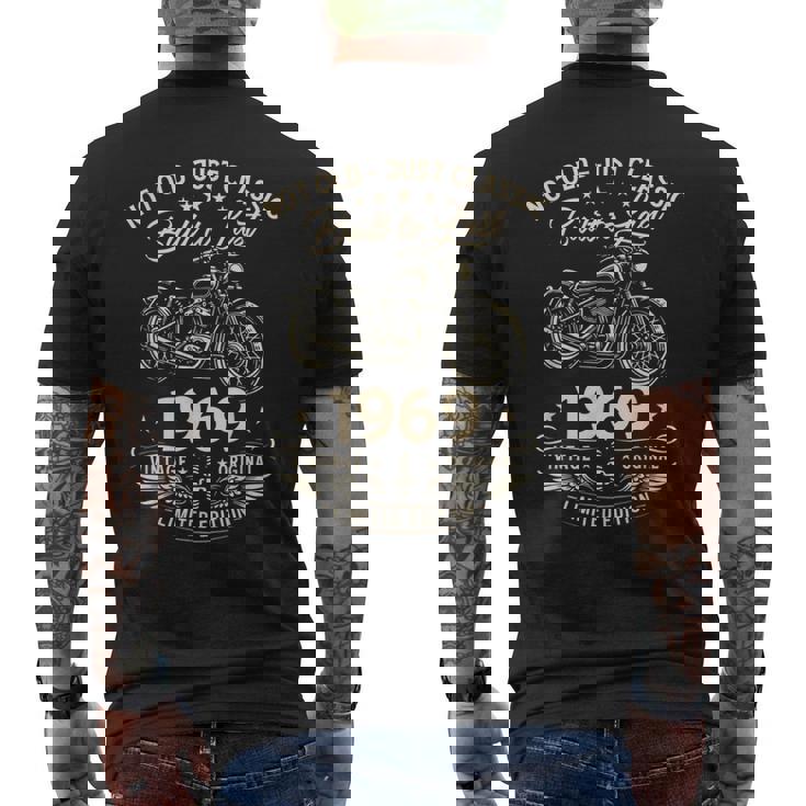 57 歳の誕生日男性オートバイ バイクに乗る人 1969 メンズTシャツ バックプリント