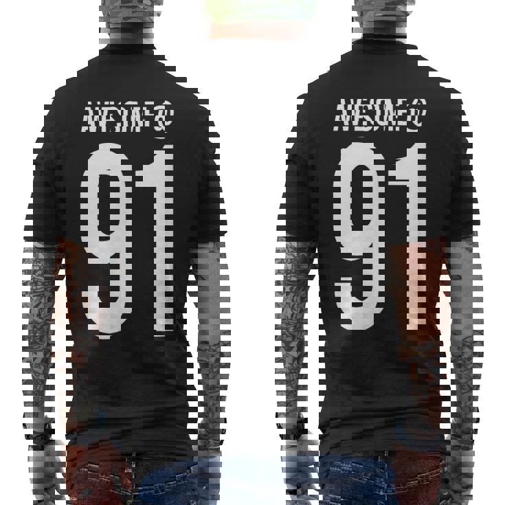 91歳で素晴らしい 面白い91歳の誕生日のお祝い。 メンズTシャツ バックプリント