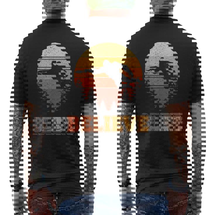 Bigfoot Believe Disc Golf Retro Sunset Vintage Flying Disc Men's Back Print T-Shirt