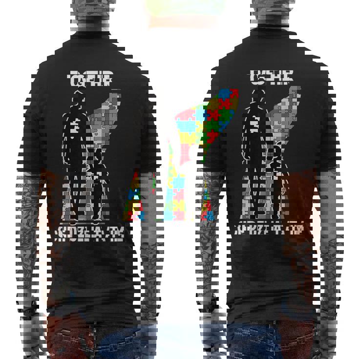 Insieme Orgoglioso Padre Figlio Autistico Ragazzi Autismo Consapevolezza Papà T-shirt da uomo con stampa posteriore