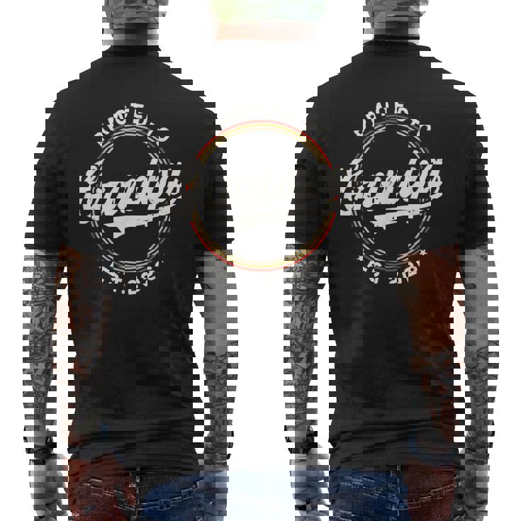 Promoted To Grandpa 2026 oon To Be Grandpa Est 2026 メンズTシャツ バックプリント