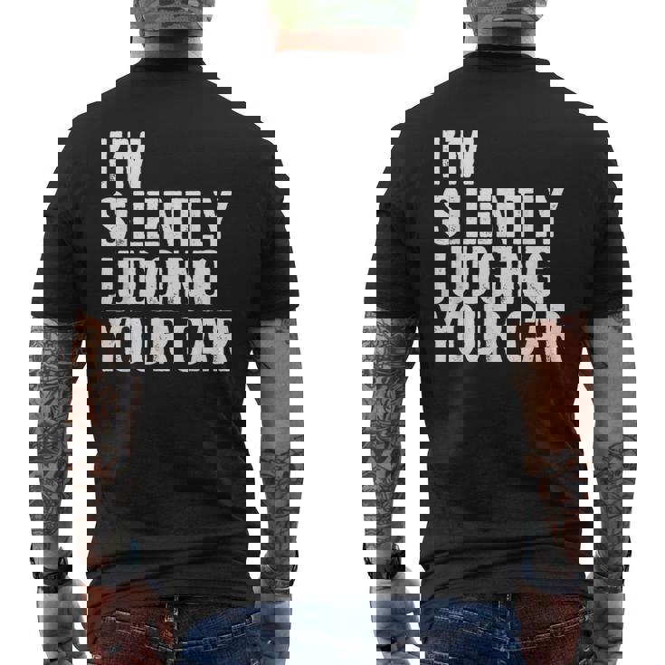 あなたの車を黙って判断してる面白いドライバーの名言 メンズTシャツ バックプリント