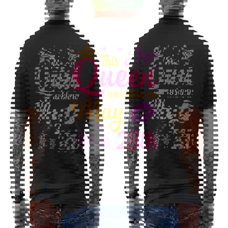 この女王は5月28日に生まれました。お誕生日おめでとうママ、叔母 メンズTシャツ バックプリント