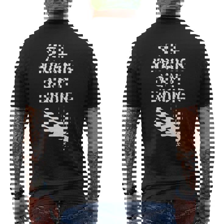 まだ着地作業中！おかしい頭部骨折の回復作業中 メンズTシャツ バックプリント